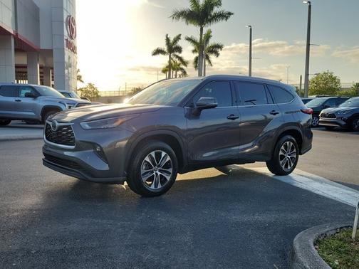 2022 Toyota Highlander XLE