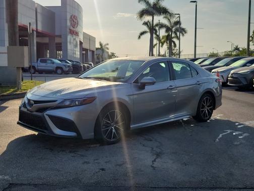 2023 Toyota Camry SE