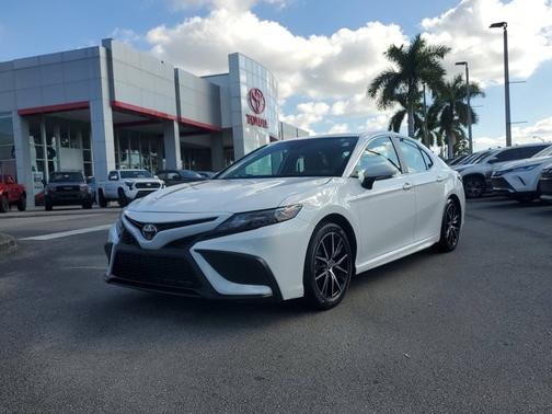 2024 Toyota Camry SE