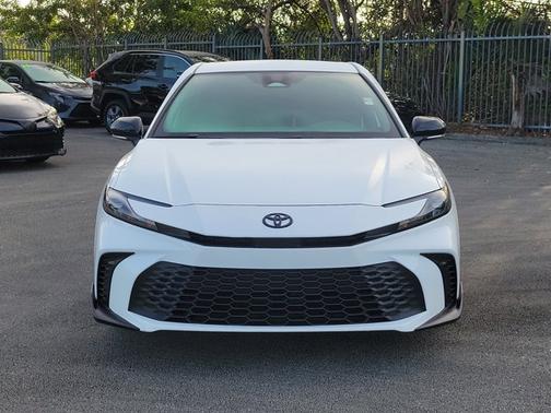 Ice 2025 Toyota Camry SE