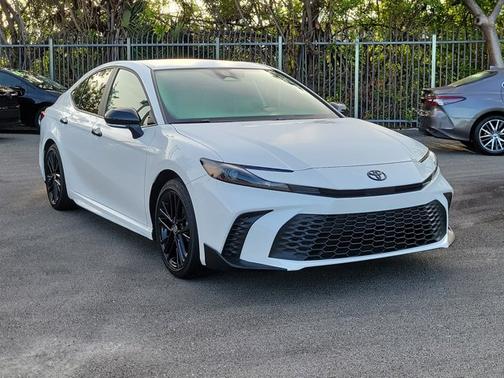 Ice 2025 Toyota Camry SE