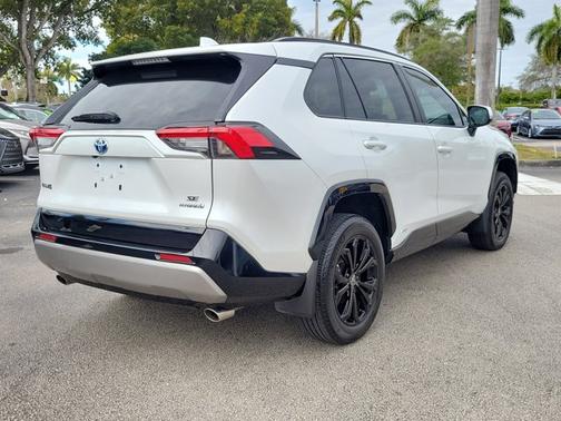 2024 Toyota RAV4 Hybrid SE