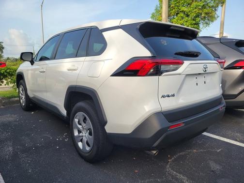2023 Toyota RAV4 LE