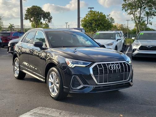 2023 Audi Q3 S line Premium