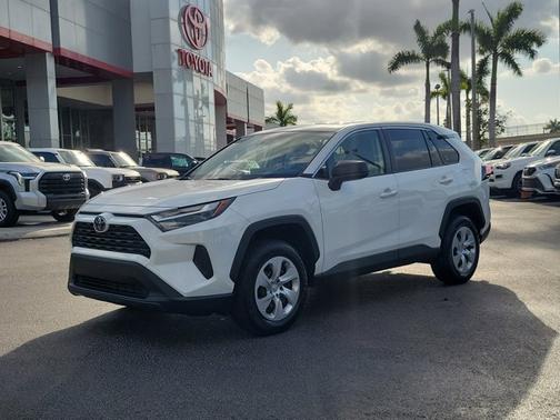 2023 Toyota RAV4 LE