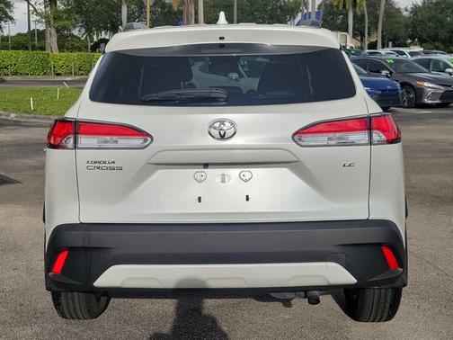 2024 Toyota Corolla Cross LE