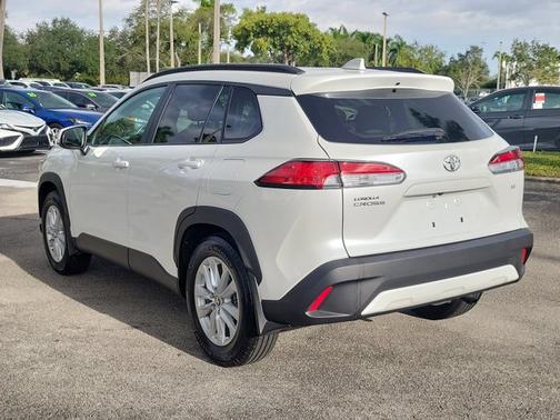 2024 Toyota Corolla Cross LE