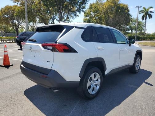 2022 Toyota RAV4 LE
