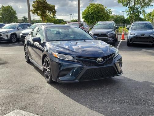 2020 Toyota Camry SE