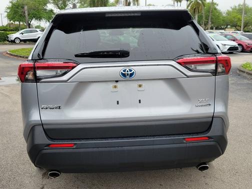2022 Toyota RAV4 Hybrid XLE