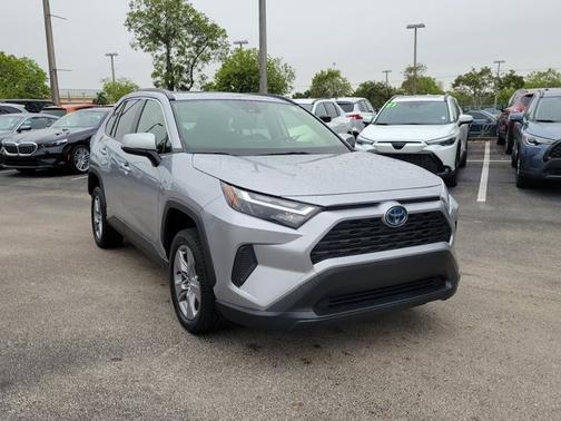 2022 Toyota RAV4 Hybrid XLE