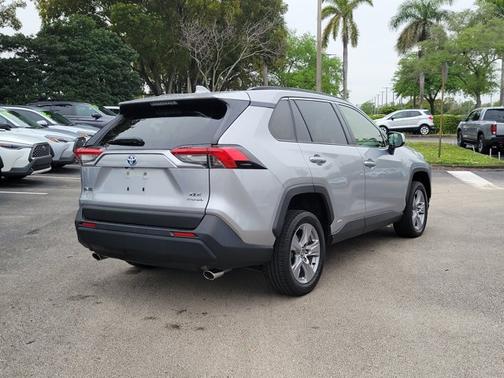 2022 Toyota RAV4 Hybrid XLE
