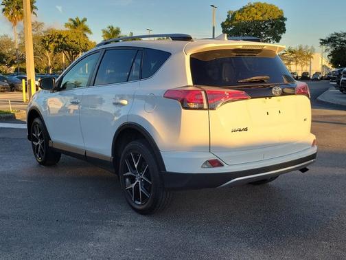 2018 Toyota RAV4 SE