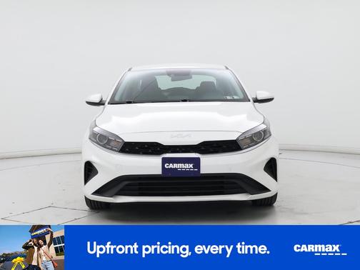 White 2023 Kia Forte LXS