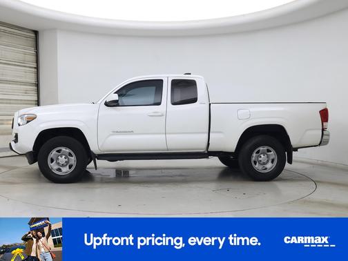 White 2022 Toyota Tacoma SR5