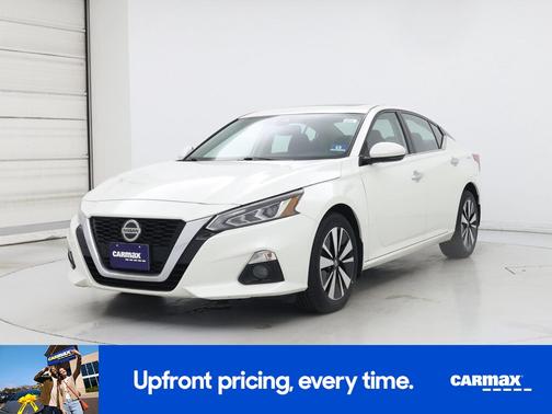 White 2020 Nissan Altima SV