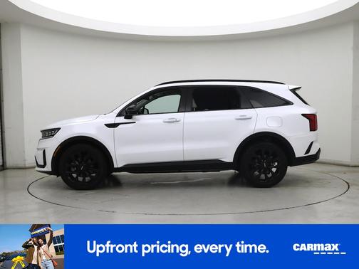 White 2023 Kia Sorento SX