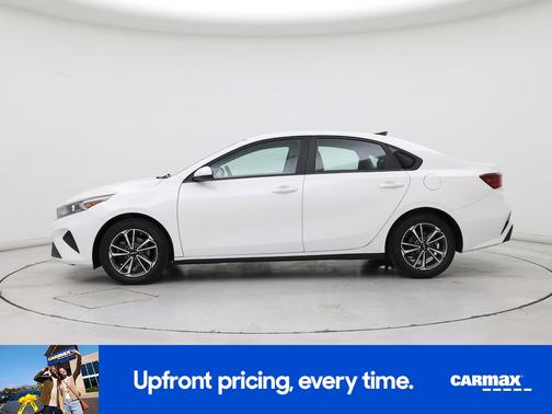White 2022 Kia Forte LXS