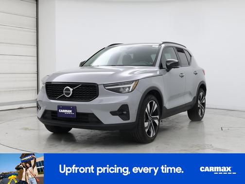2025 Volvo XC40 B5 Plus Dark Theme