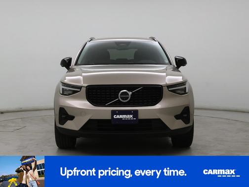 2023 Volvo XC40 B5 Ultimate Dark Theme