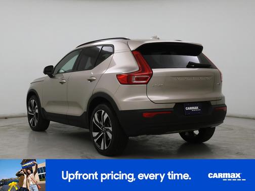 2023 Volvo XC40 B5 Ultimate Dark Theme