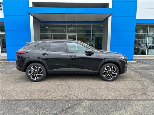 Mosaic Black Metallic 2026 Chevrolet Trax FWD 2RS