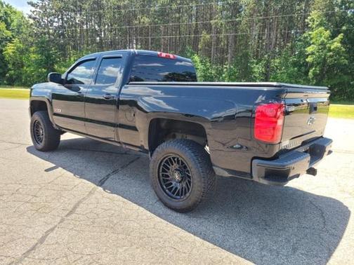 Photo 5 of 30 of 2017 Chevrolet Silverado 1500 LT