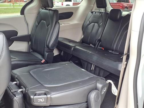 Bright White Clearcoat 2024 Chrysler Pacifica Touring L
