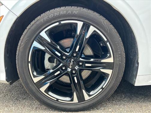 Glacial White Pearl 2024 Kia K5 GT-Line