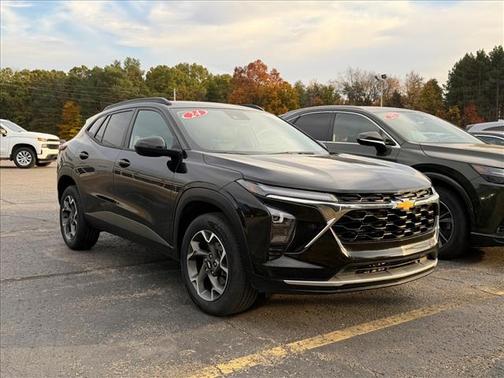 Mosaic Black Metallic 2024 Chevrolet Trax LT
