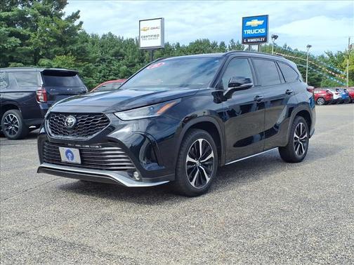 Midnight Black Metallic 2021 Toyota Highlander XSE