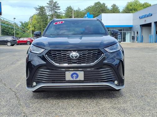 Midnight Black Metallic 2021 Toyota Highlander XSE