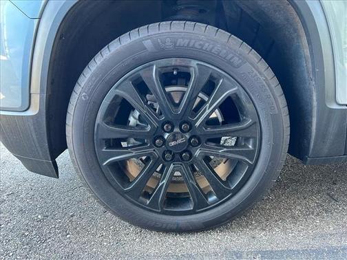 Sterling Metallic 2023 GMC Acadia AWD SLT