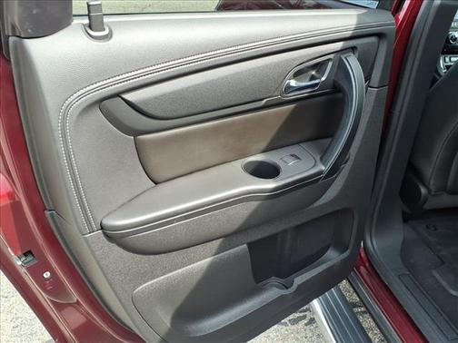 Siren Red Tintcoat 2017 Chevrolet Traverse 2LT