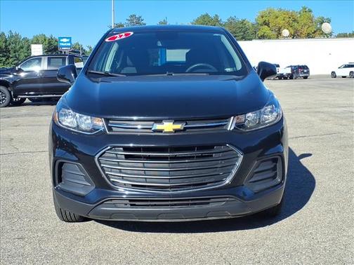 Mosaic Black Metallic 2022 Chevrolet Trax LS
