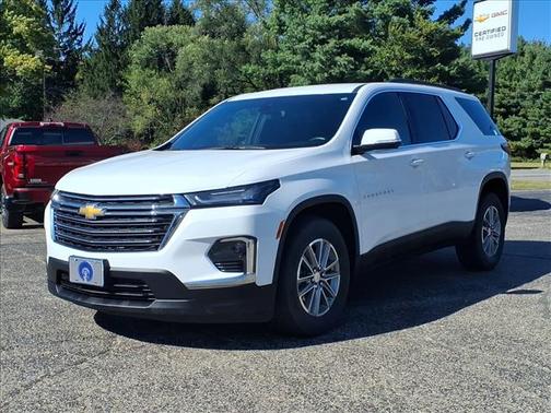 White 2023 Chevrolet Traverse LT Cloth