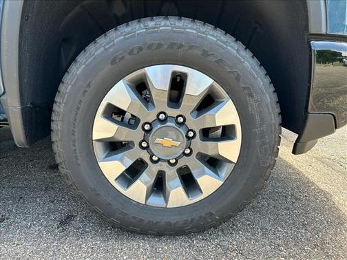 Lakeshore Blue Metallic 2026 Chevrolet Silverado 2500 Custom