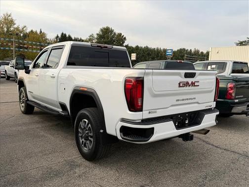 Summit White 2022 GMC Sierra 2500 AT4