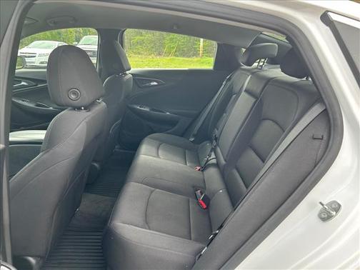 Summit White 2024 Chevrolet Malibu FWD 1LT