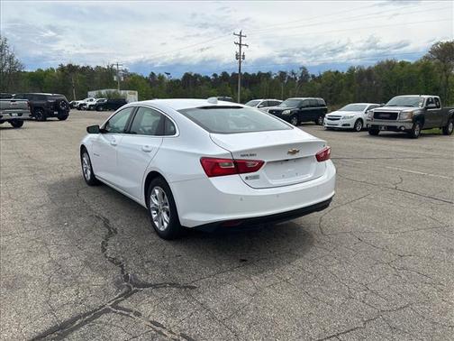 Summit White 2024 Chevrolet Malibu FWD 1LT
