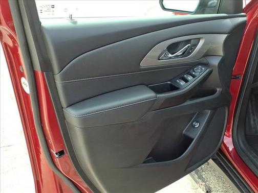 Radiant Red Tintcoat 2023 Chevrolet Traverse LT Cloth