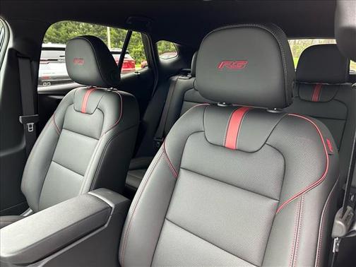 Mosaic Black Metallic 2026 Chevrolet Trax FWD 2RS
