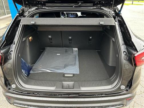 Mosaic Black Metallic 2026 Chevrolet Trax FWD 2RS