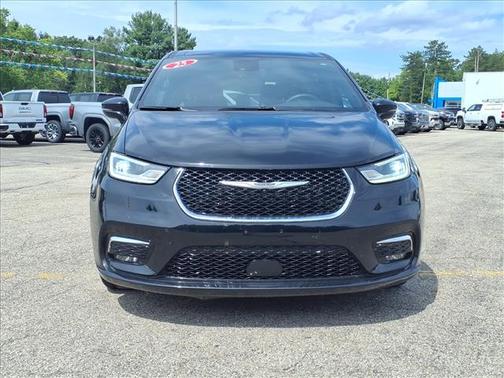Diamond Black Crystal Pearlcoat 2025 Chrysler Pacifica L