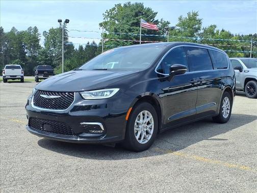 Diamond Black Crystal Pearlcoat 2025 Chrysler Pacifica L