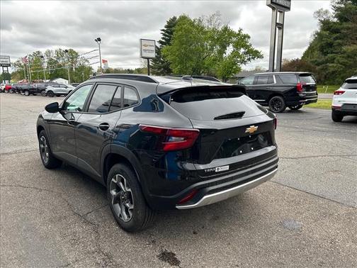 Mosaic Black Metallic 2025 Chevrolet Trax LT
