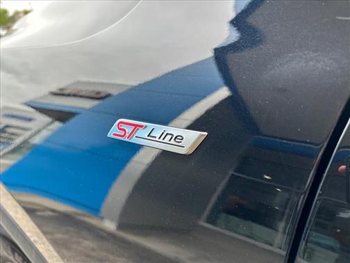 Agate Black Metallic 2025 Ford Escape ST-Line