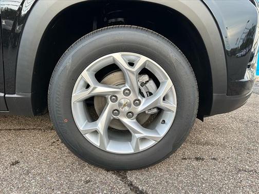 Mosaic Black Metallic 2026 Chevrolet Trax LS
