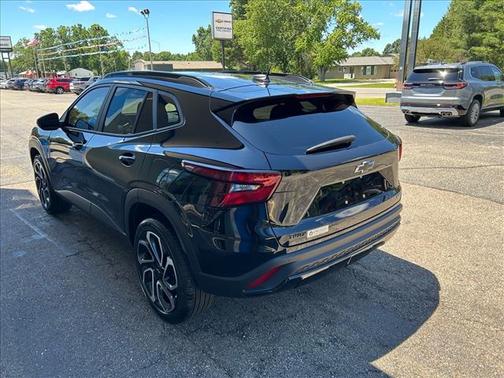 Mosaic Black Metallic 2025 Chevrolet Trax FWD 2RS