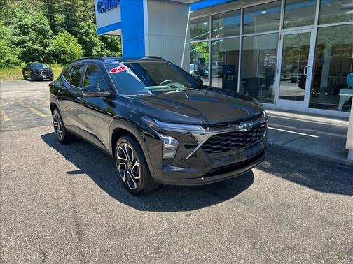 Mosaic Black Metallic 2025 Chevrolet Trax FWD 2RS